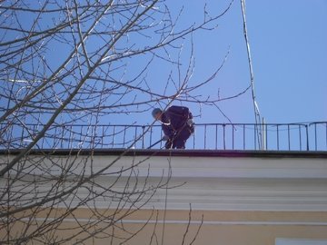 очистка кровли от снега альпинистами