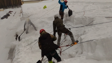 очистка от снега крыш