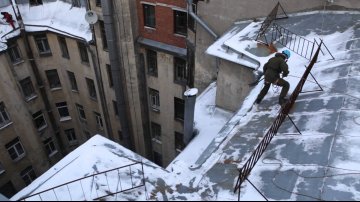 зачем убирать снег с крыши