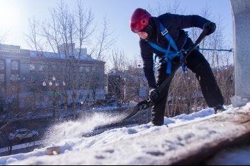 убрать снег с крыши екатеринбург