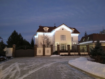 новогоднее оформление фасада дома