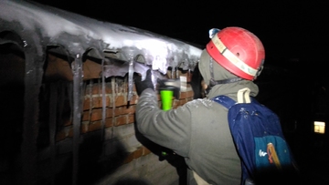 сбивание сосулек с крыш