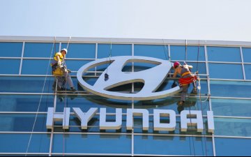 реклама на фасаде здания