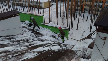 очистка снега с крыши