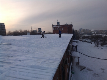 почистить крышу от снега цена