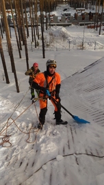 уборка снега с плоской крыши