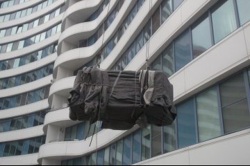 подъем мебели через окно