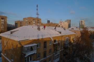 Уборка сосулек с крыш, очистка крыш от сосулек